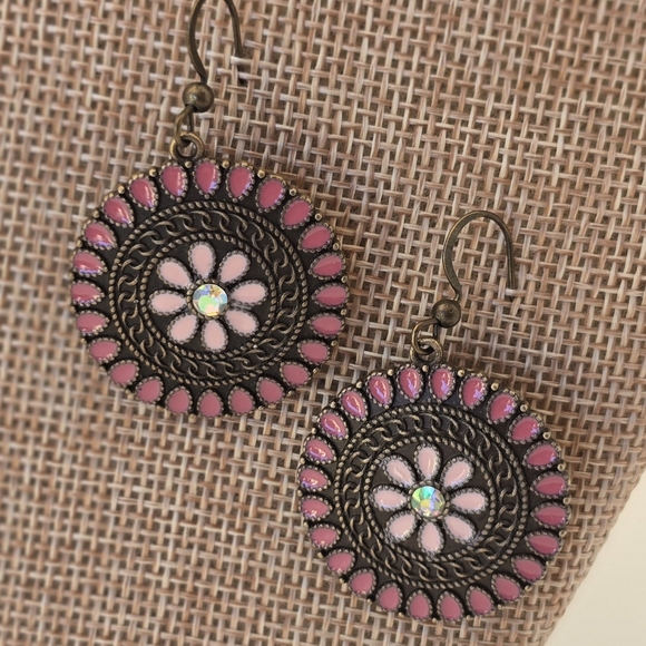 🌸 Flower 🌼 Medallion Dangle Earrings - Picture 6 of 7